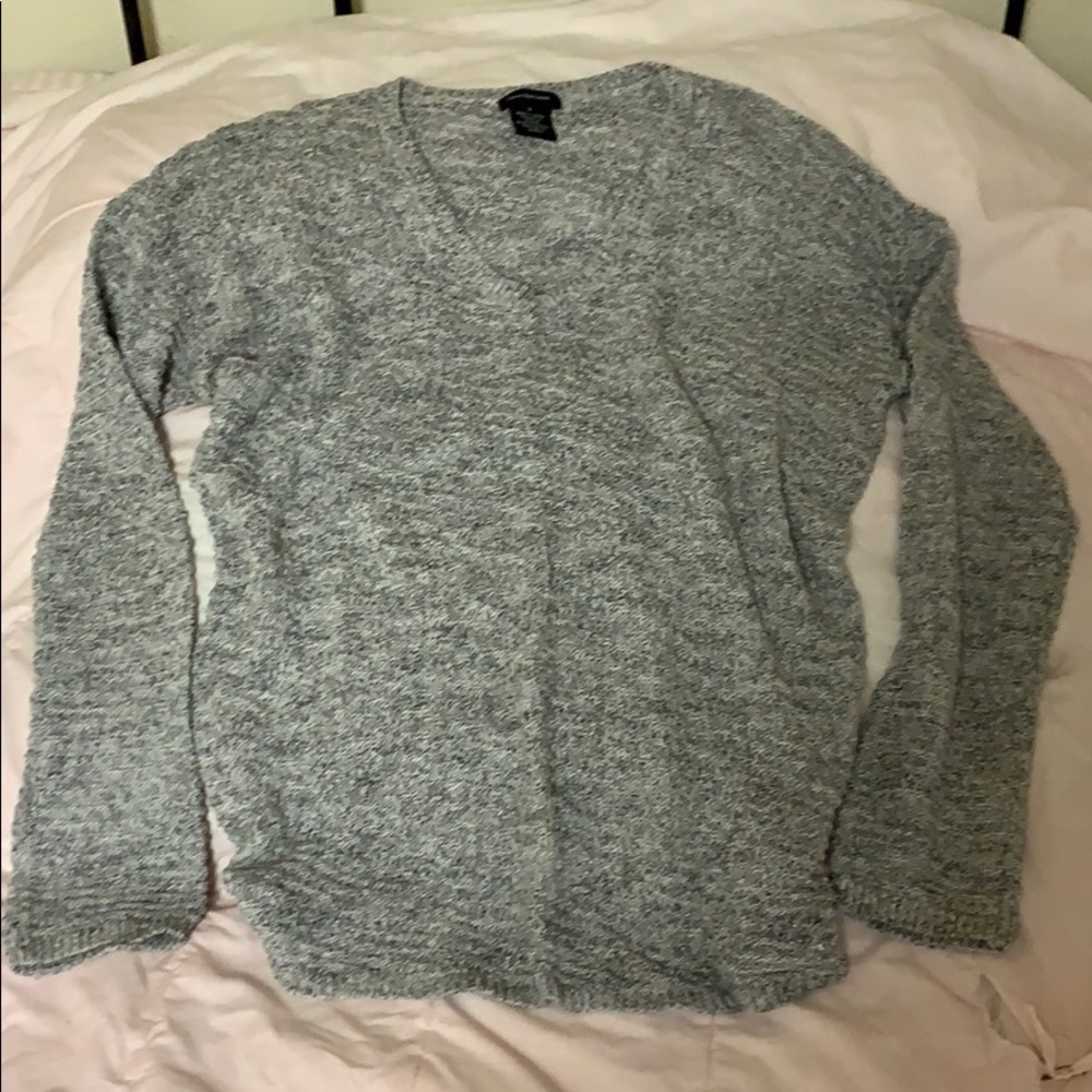 Calvin Klein lightweight sweater w/ long sleeves